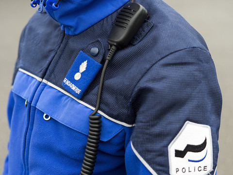 Jeune homme grièvement blessé après une chute d'un pont sur l'A12