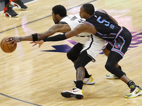Kyrie Irving restera chez les Nets la saison prochaine