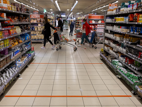 Le commerce de détail reste stable en mai