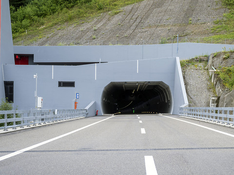 Ouverture du troisième tube du tunnel du Belchen sur l'A2