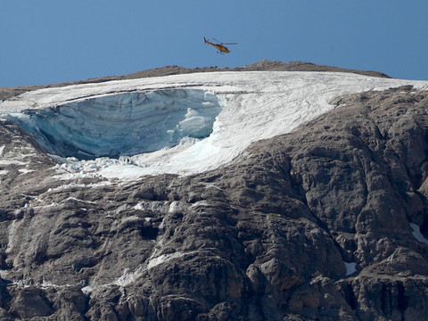 Glacier effondré: Rome met en cause le réchauffement climatique