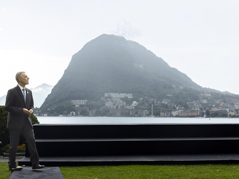 Appels à des réformes à Lugano face à un Zelensky offensif