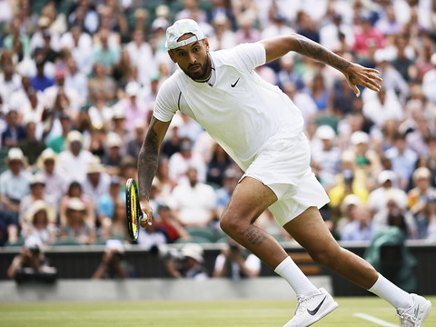 Nick Kyrgios passe en cinq sets