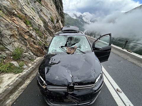 Automobiliste blessé par une chute de roche au col du Susten