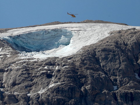 Aucun signe de vie sur le glacier effondré