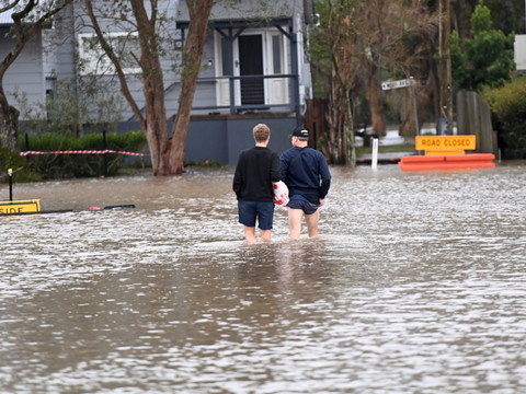 Inondations: des milliers d'Australiens fuient