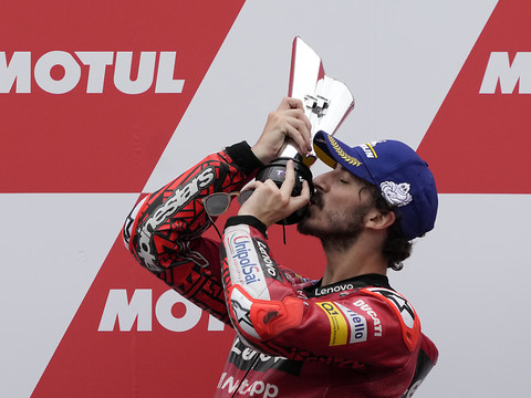 Francesco Bagnaia sort de route à Ibiza en état d'ivresse