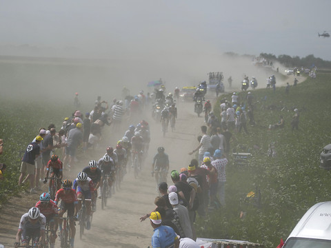 L'étape pour Clarke, van Aert reste en jaune