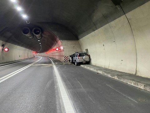 Un automobiliste de 25 ans grièvement blessé dans un tunnel