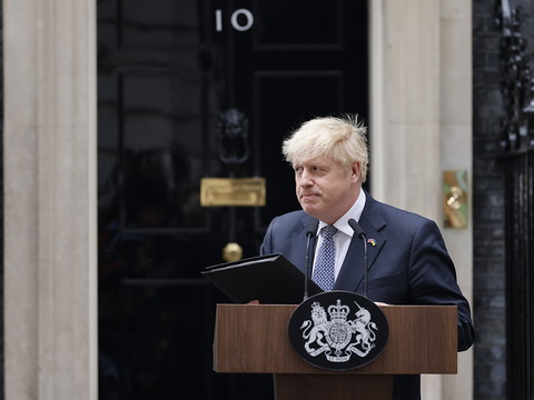 Le départ annoncé de Boris Johnson requinque la livre