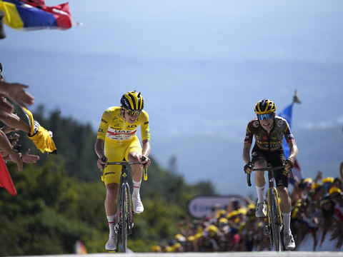 Tour: Pogacar s'impose au sommet de la Planche