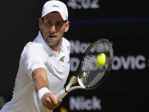 Djokovic revient à une longueur de Nadal
