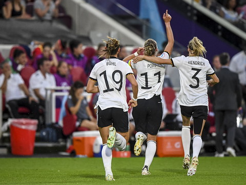 L'Allemagne bat l'Espagne et file en quarts de finale