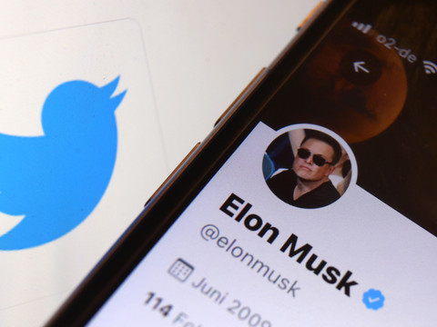 Twitter poursuit Elon Musk en justice pour le contraindre au rachat