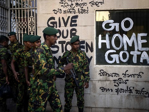 Le président du Sri Lanka a quitté son pays par avion