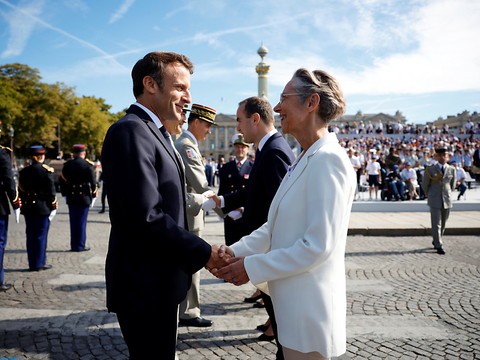 Macron prépare les Français à un automne difficile