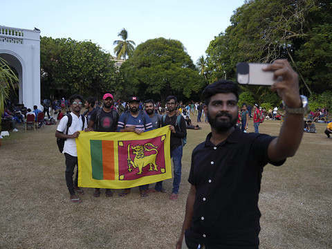 Le président sri lankais annonce sa démission par email