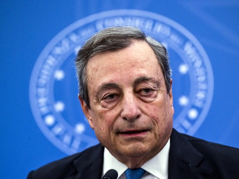Mario Draghi jette l'éponge, le président intervient