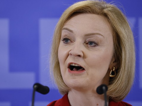 Les candidats face-à-face lors d'un premier débat
