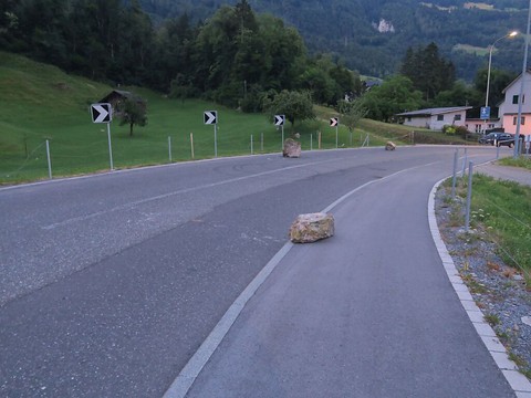 Cent mètres cubes de roche se détachent d'une paroi à Mollis (GL)