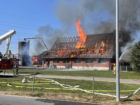 Etable détruite par les flammes à Siebnen (SZ)
