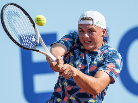Stricker efface 3 balles de match avant de battre Hüsler