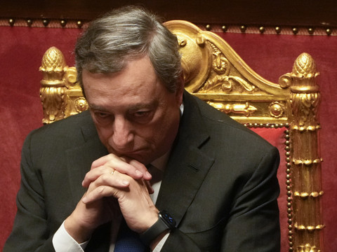 Trois partis du gouvernement de Draghi lui refusent la confiance