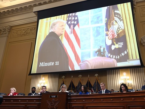 Assaut du Capitole: Trump doit être tenu responsable (commission)
