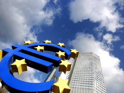 Zone euro: l'économie se contracte, plombée par l'inflation