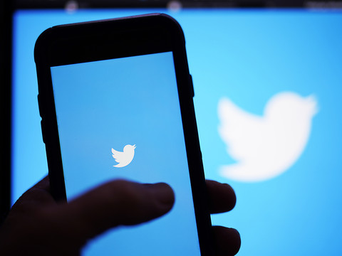 Twitter déçoit au deuxième trimestre, évoque l'affaire Musk