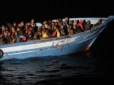 Un millier de migrants débarquent, en pleine campagne électorale