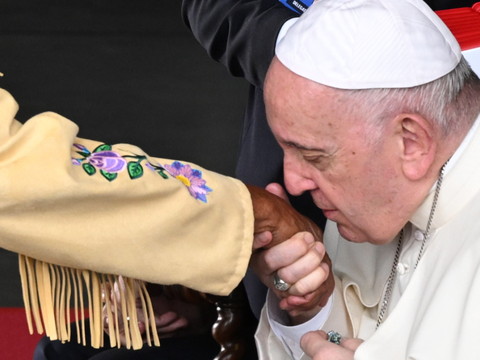 Drame des pensionnats: le pape est arrivé au Canada