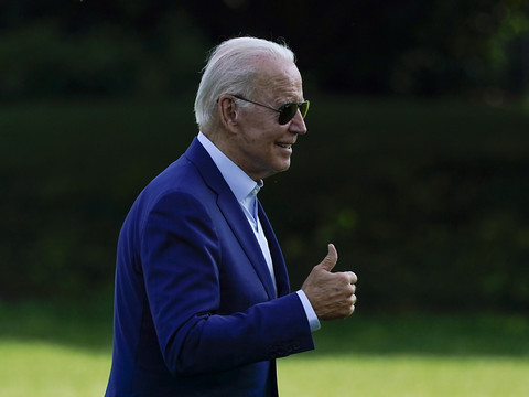 Biden, presque remis du Covid-19, dit se sentir 