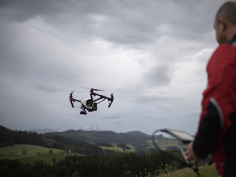 Le nombre de sauvetage de faons par drones a augmenté en Suisse
