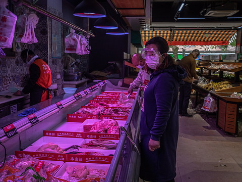 L'enquête continue après des éléments pointant le marché de Wuhan