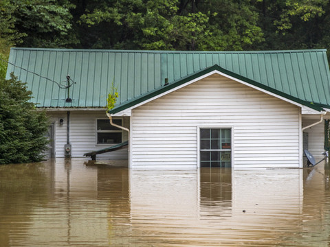 Inondations dévastatrices, plus de quinze morts