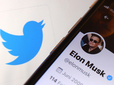 Elon Musk contre-attaque en justice contre Twitter
