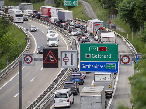 Jusqu'à trois heures d'attente au Gothard