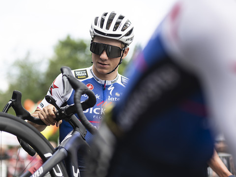 Evenepoel gagne en solitaire à San Sebastian