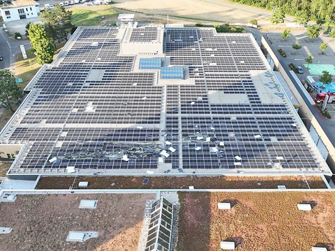 Des panneaux solaires explosent sur un toit à Herblingen (SH)