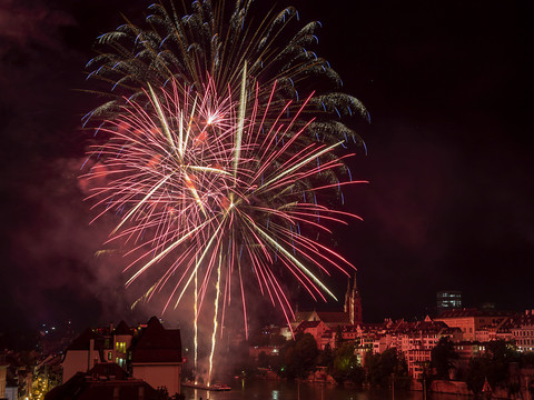 100'000 spectateurs au bord du Rhin à Bâle pour le feu d'artifice