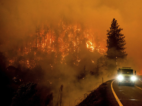 Le plus vaste incendie de l'année progresse en Californie