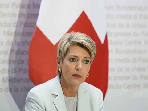 Karin Keller-Sutter appelle la Suisse à défendre ses libertés