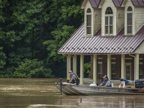 Le bilan des inondations dans le Kentucky monte à 35 morts