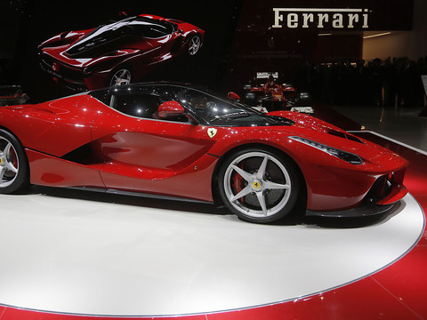 Ferrari relève ses objectifs annuels après un trimestre 