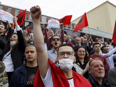 Tensions au Kosovo: l'OTAN prête à faire intervenir la Kfor