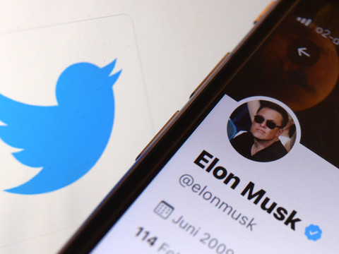 Elon Musk accuse Twitter de l'avoir induit en erreur, le réseau nie