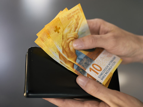Travail.Suisse exige des hausses de salaires de 3 à 5% en 2023