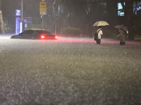 Sept morts dans des inondations records à Séoul