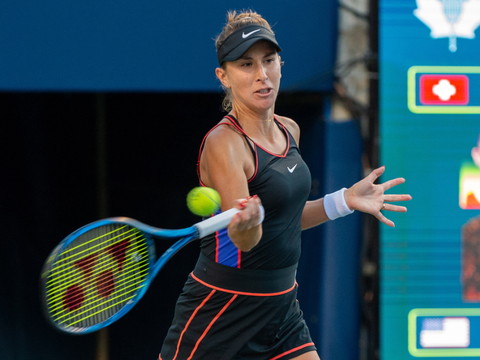 Belinda Bencic s'impose 6-2 6-4 devant Serena Williams